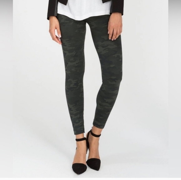 SPANX Look At Me Now Camo Legging - Picture 8 of 8